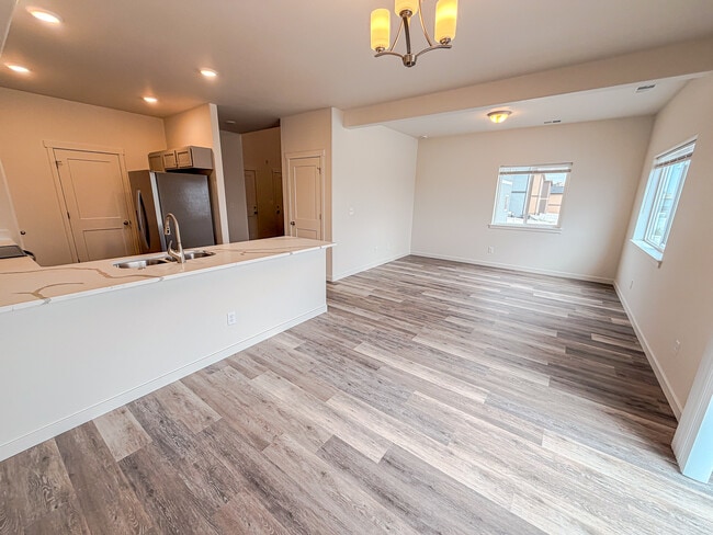 Building Photo - 1601 Elsie Jean Trl