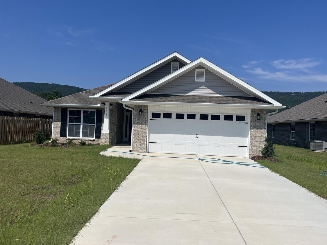 9202 Eagle Pt Cir SE, Big Cove, AL 35763 House Rental in Big Cove, AL