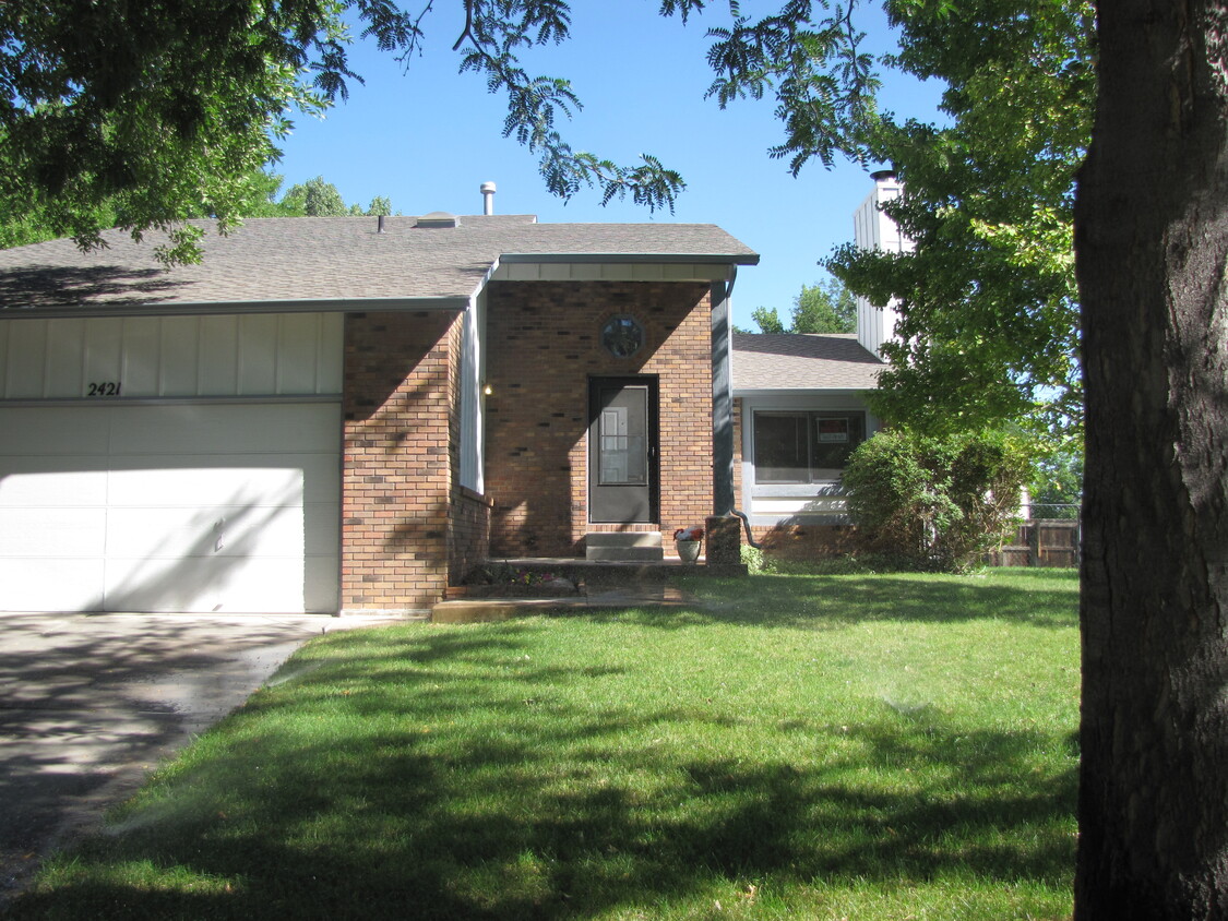 Contemporary 4 Br/2 bath, 2 story home, wull unfinished basement , on cul-de-sac in quiet neighborho - 2421 Indiana Pl