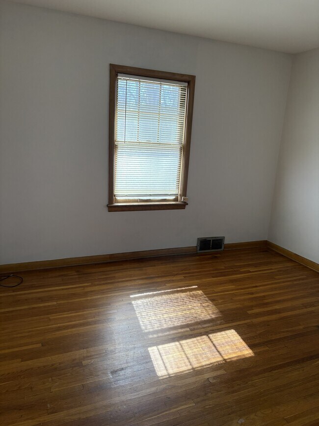 Building Photo - 326-328 E McPherson