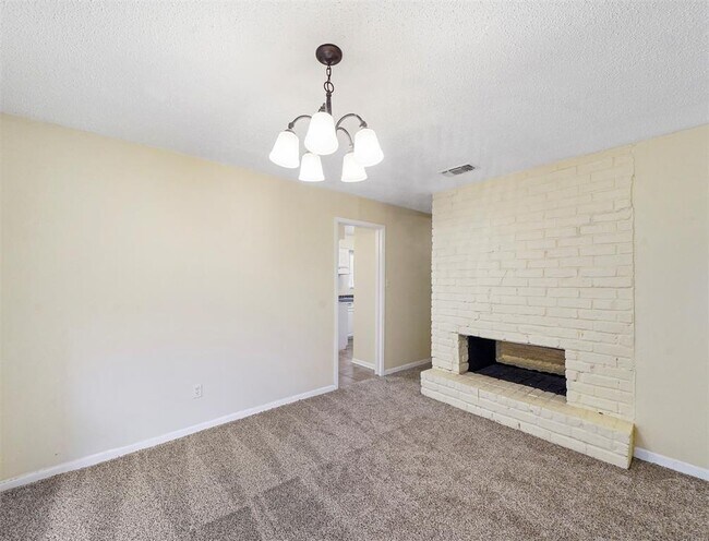Building Photo - 13835 Oakwood Ln