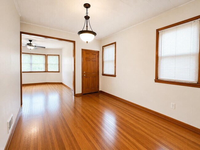 Foto del edificio - 38 W 53rd St