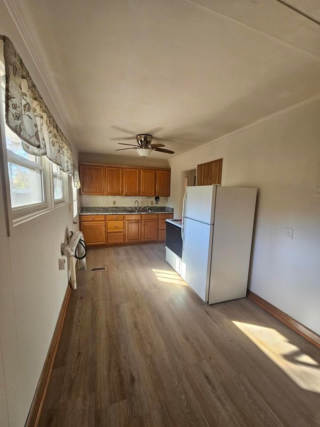 Building Photo - 418 Palm Dr S