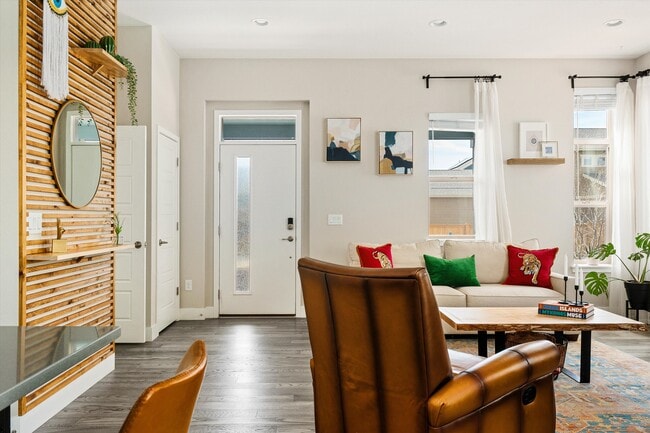 Foto del edificio - 10053 E 60th Ave