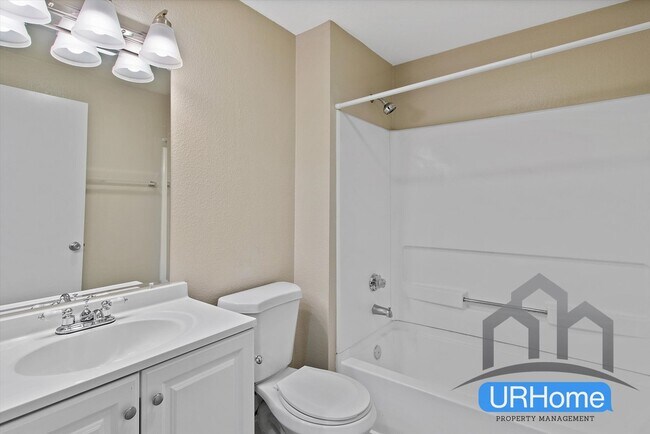 Building Photo - 611 SE 190th Ave