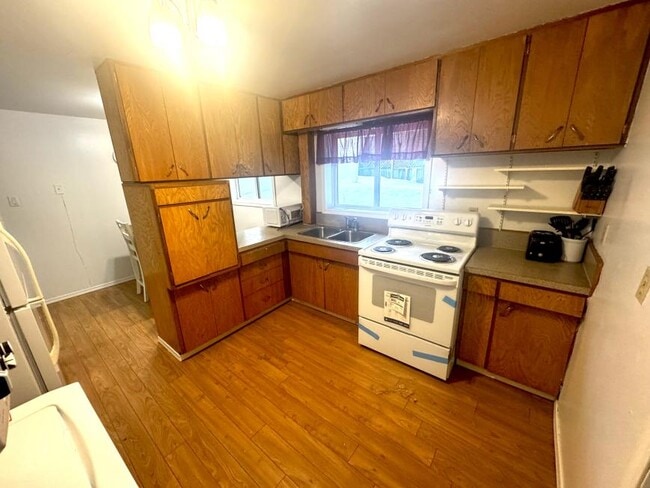 Building Photo - 2 bedroom in Kitimat BC V8C 1G8