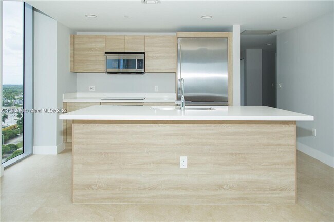 Building Photo - 16385 Biscayne Blvd