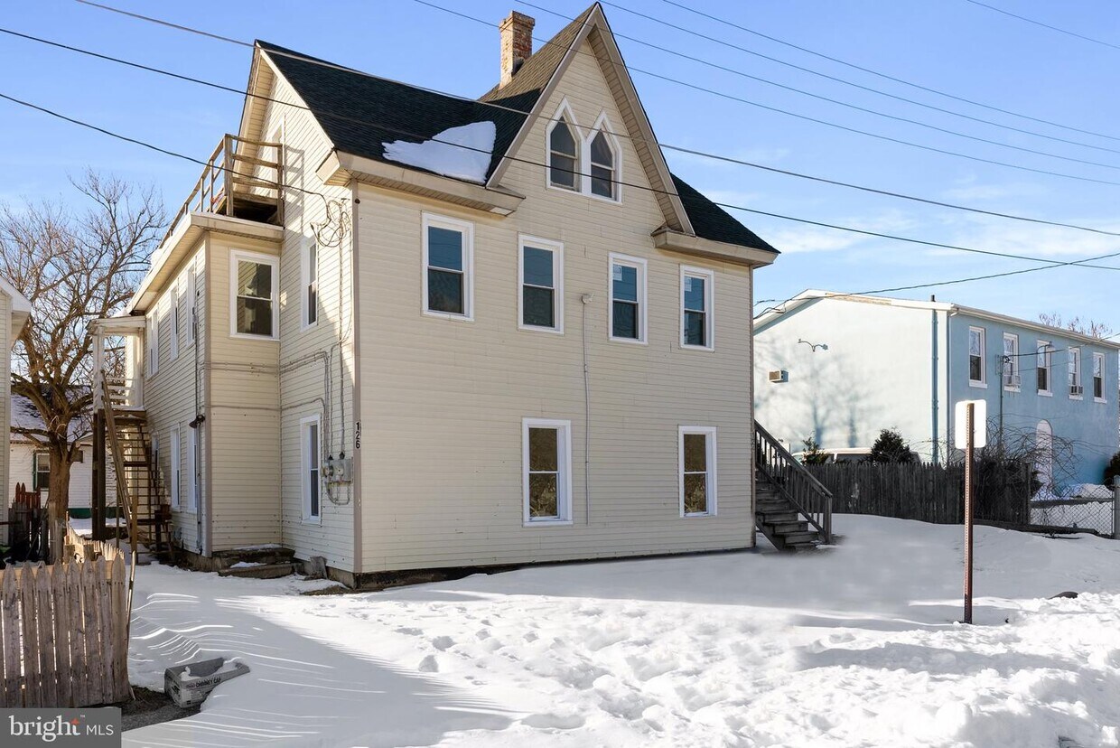 124 S 4th St Unit B, Millville, NJ 08332 Room for Rent in Millville