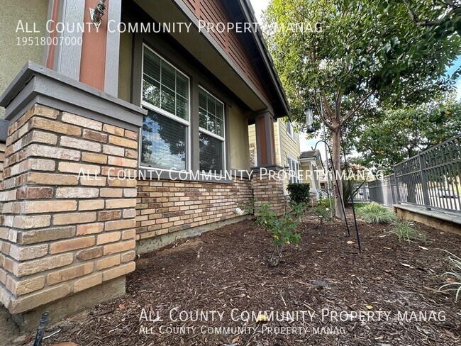 Foto del edificio - 18066 Lemon Dr