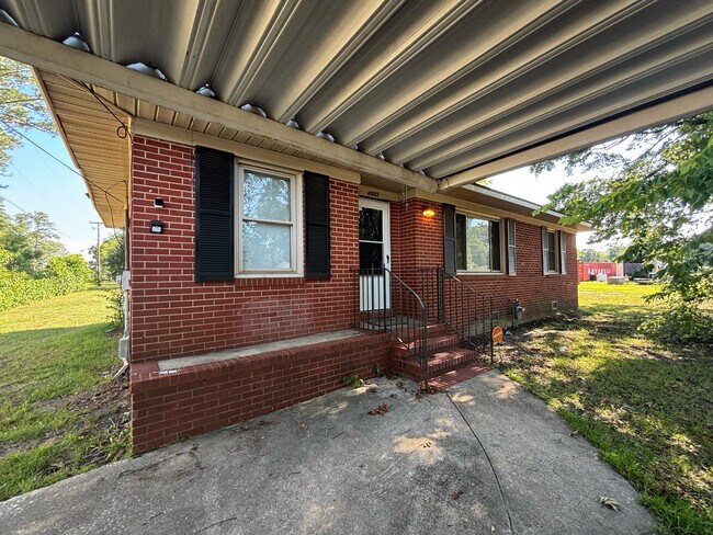 Foto del edificio - 4937 Walnut Dr