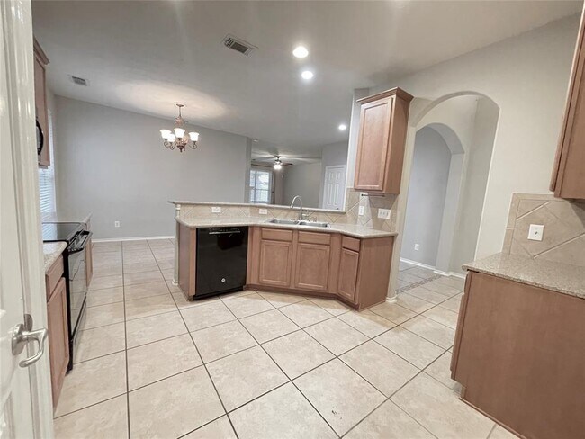 Building Photo - 22038 Field Green Dr