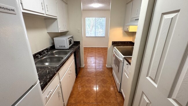 Photo - 5504 Pokeweed Ct Townhome