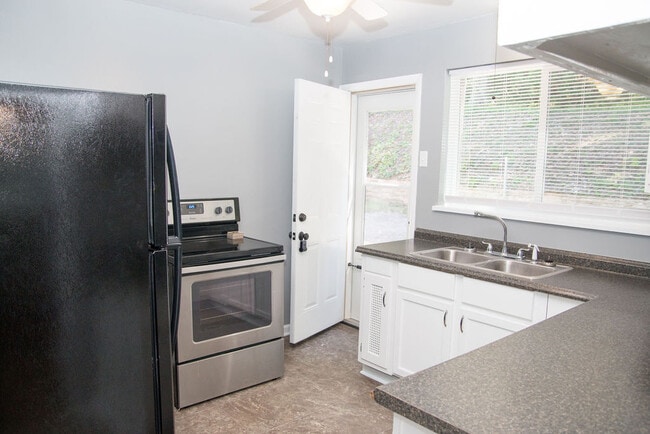 Building Photo - 1223 Greenbrier Rd