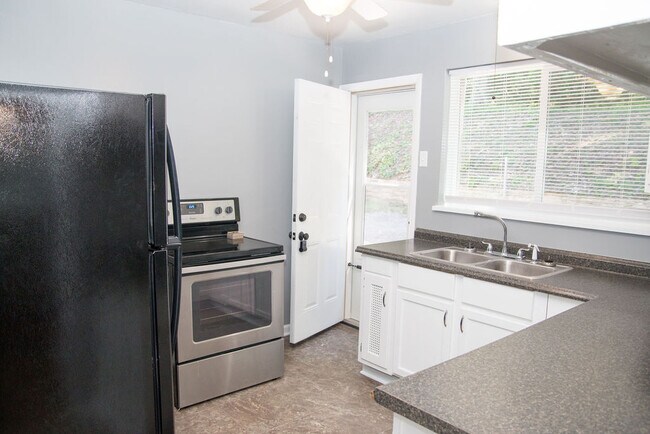 Foto del edificio - 1223 Greenbrier Rd