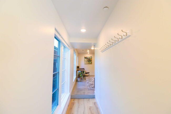 Building Photo - 208 N 200 W