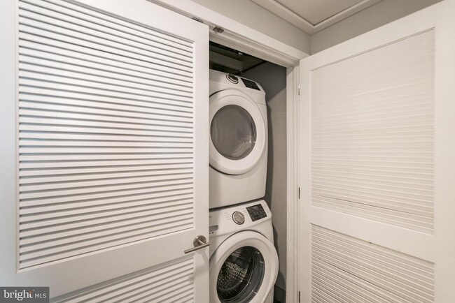 Foto del edificio - 1607 Catharine St