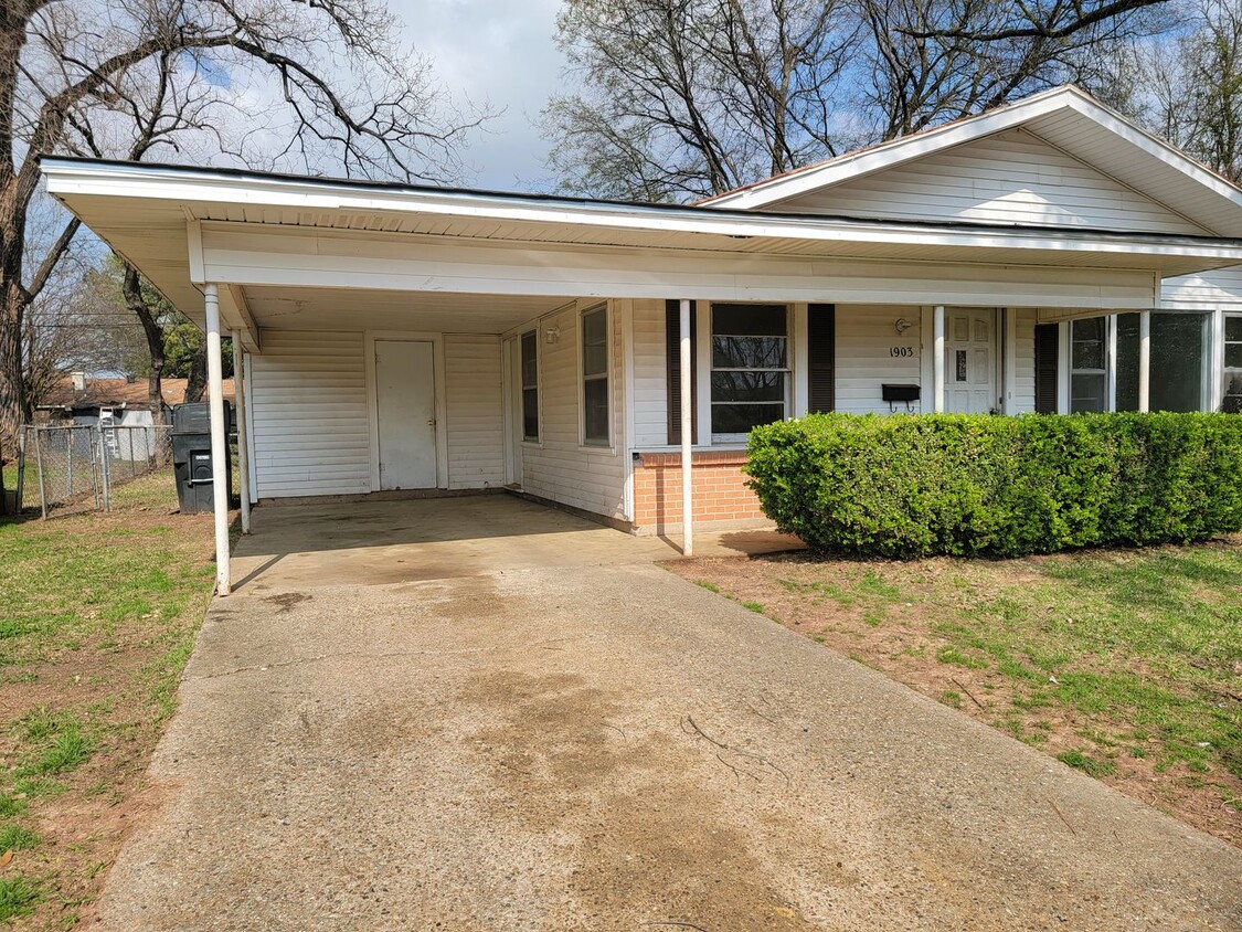 Primary Photo - 3 bedroom 1 bathroom