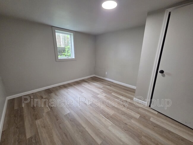 Building Photo - 834 N Leroy St