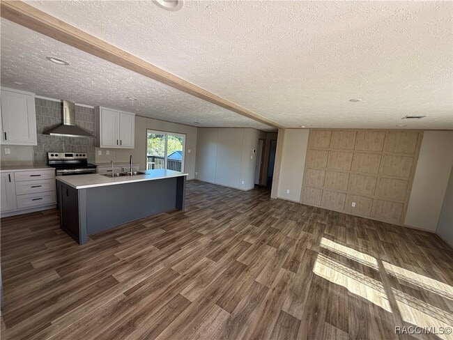 Foto del edificio - 5469 W Grovepark Rd