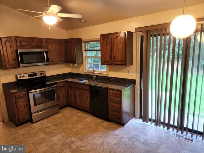 Building Photo - 20521 Highland Hall Dr