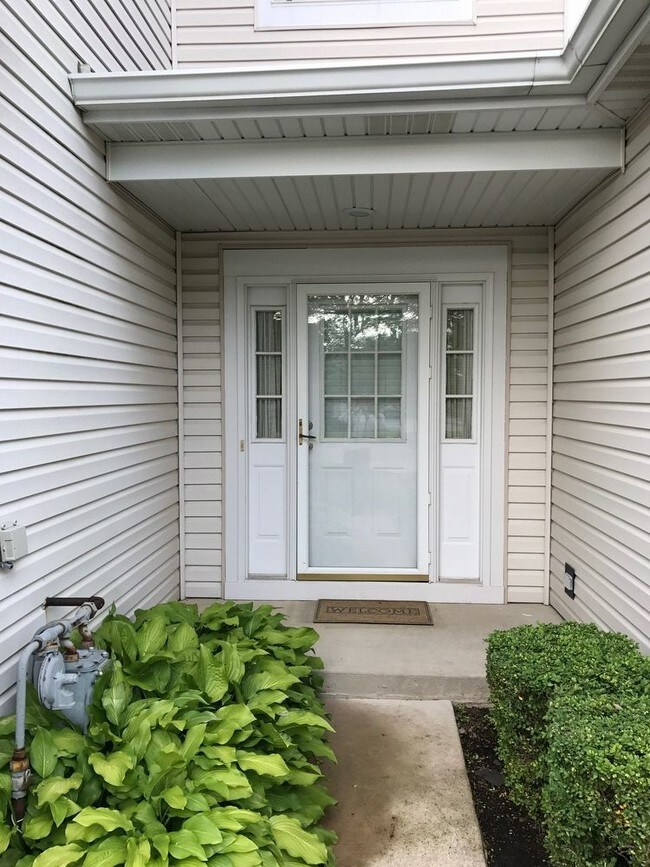 Foto del edificio - 451 Windham Cove Dr
