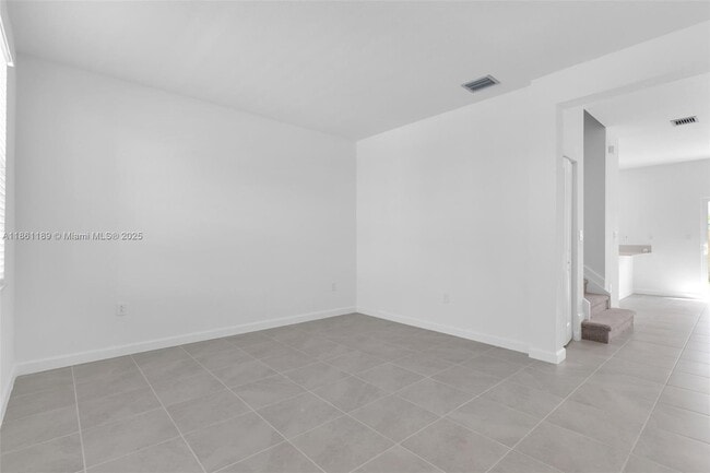 Foto del edificio - 2660 SE 28th St