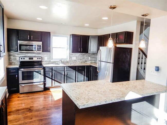 Foto del edificio - 219 Cherry Ave