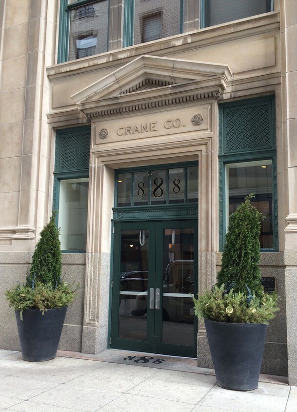 Building Exterior - 888 S Michigan Ave