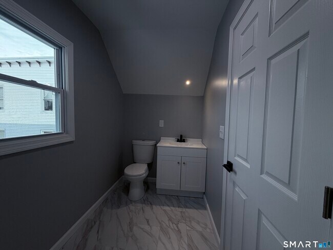 Foto del edificio - 228 Holly St