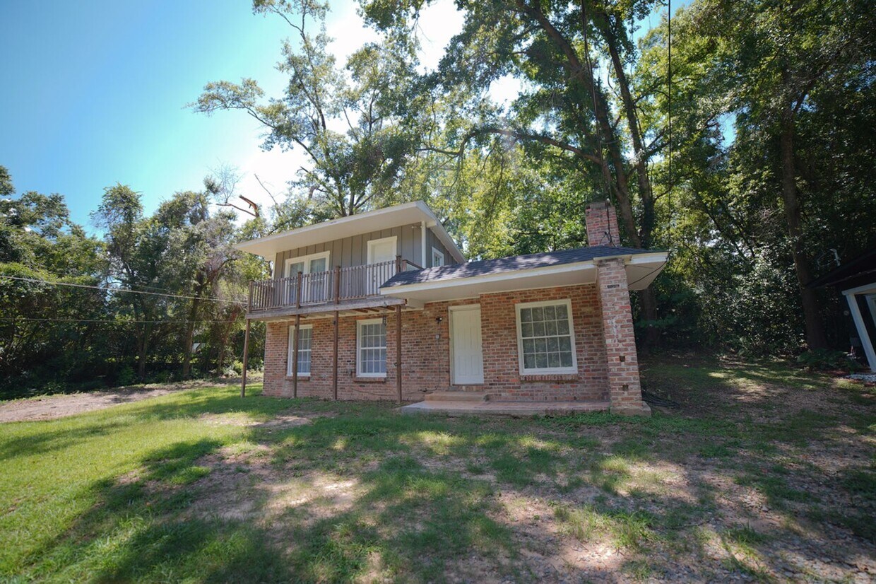 Primary Photo - 1118 Louise Dr