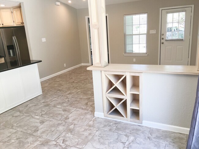 Foto del edificio - 6608 Pebble Spring Dr