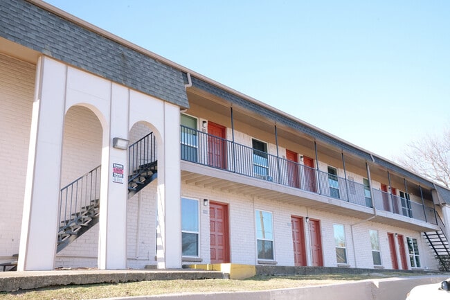 Building Photo - Buena Onda on The Hill