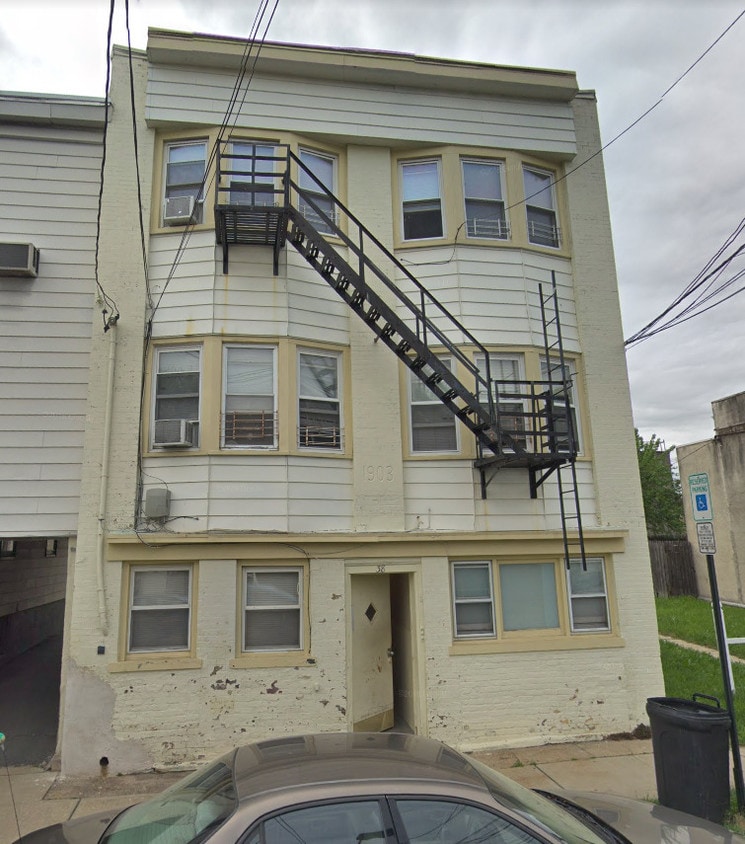 Primary Photo - 38 Edison St
