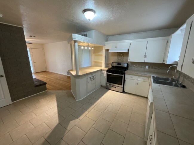 Foto del edificio - 4613 Stanford Ave