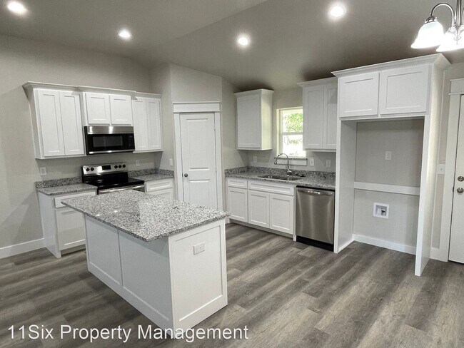 Building Photo - 4 br, 5 bath House - 15 Warren Place