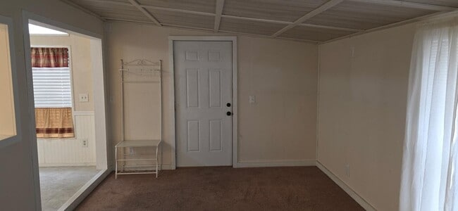 Foto del edificio - 163 Monarch Ln