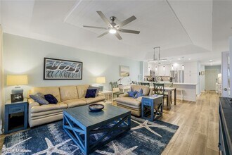 Building Photo - 9101 Vanderbilt Dr