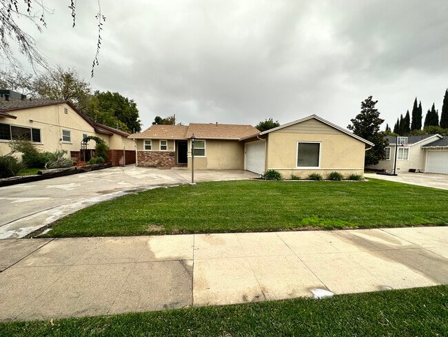 Building Photo - 8950 Etiwanda Ave