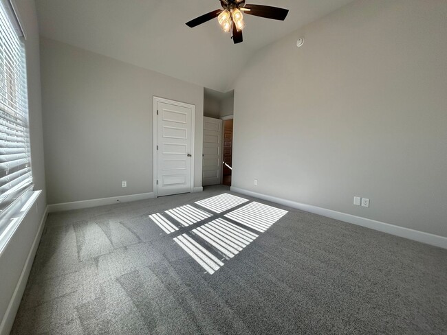Building Photo - Beautiful Home in Pea Ridge, 3 Car Garage ...