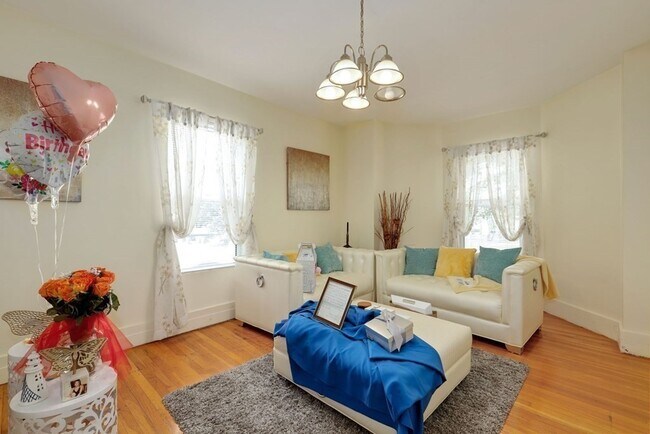 Building Photo - 44 Timson St