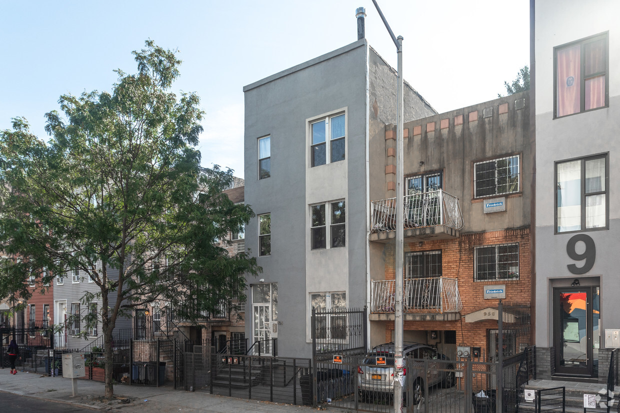 Primary Photo - 958 Madison St