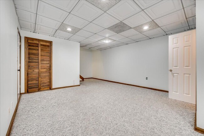 Foto del edificio - River Hills: 3 BR with 2 Full & 2 Half Baths