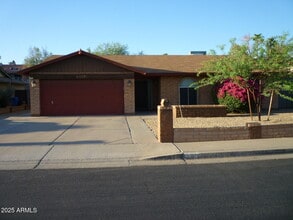 Building Photo - 4216 W Willow Ave