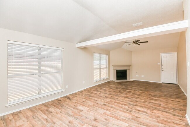 Foto del edificio - 10217 Cypress Hills Dr