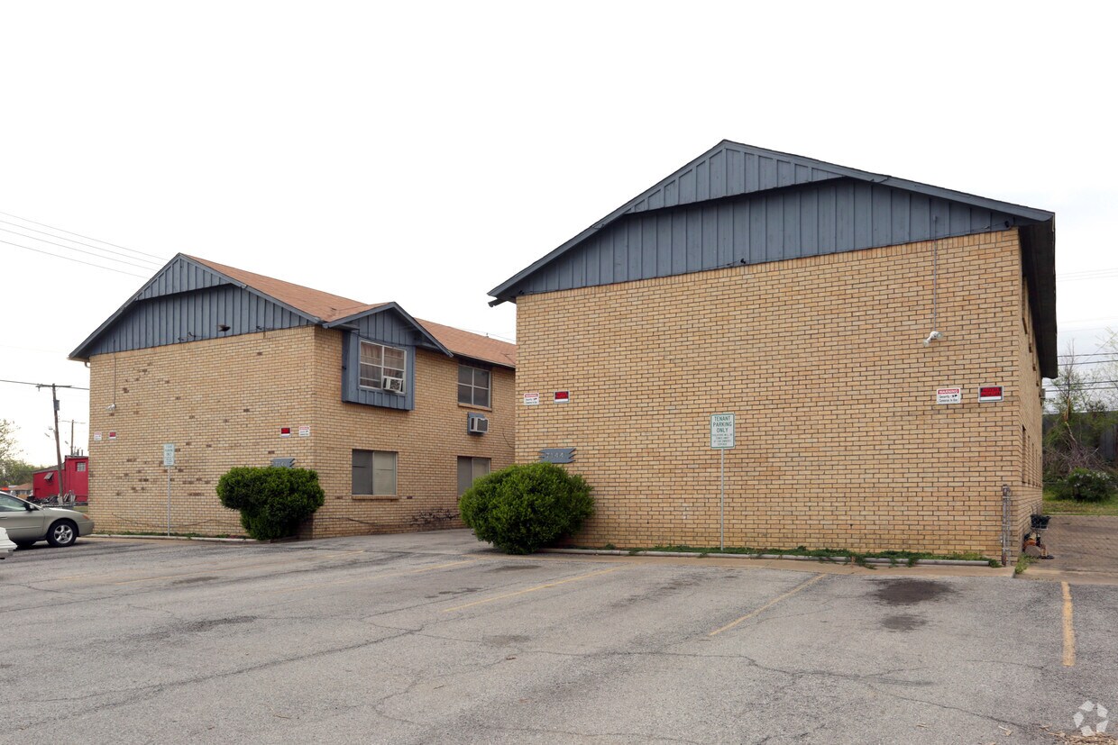 Building Photo - 7144-7148 E 10th St