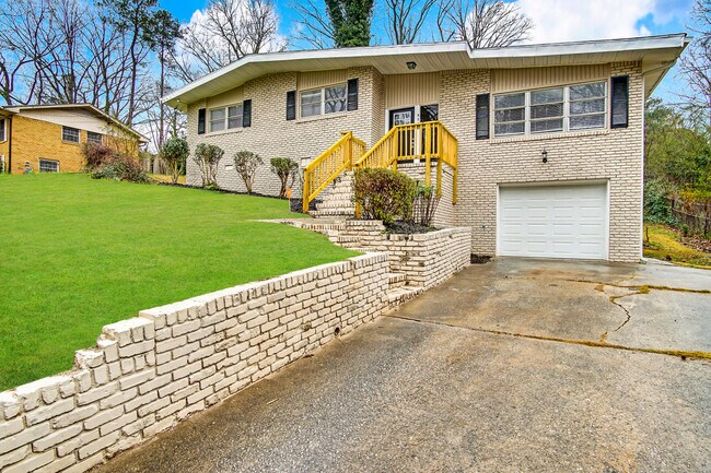Building Photo - 3136 Beech Dr