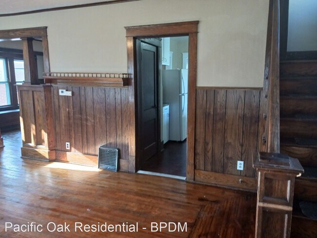 Building Photo - 3 br, 1 bath House - 408 South Canal St