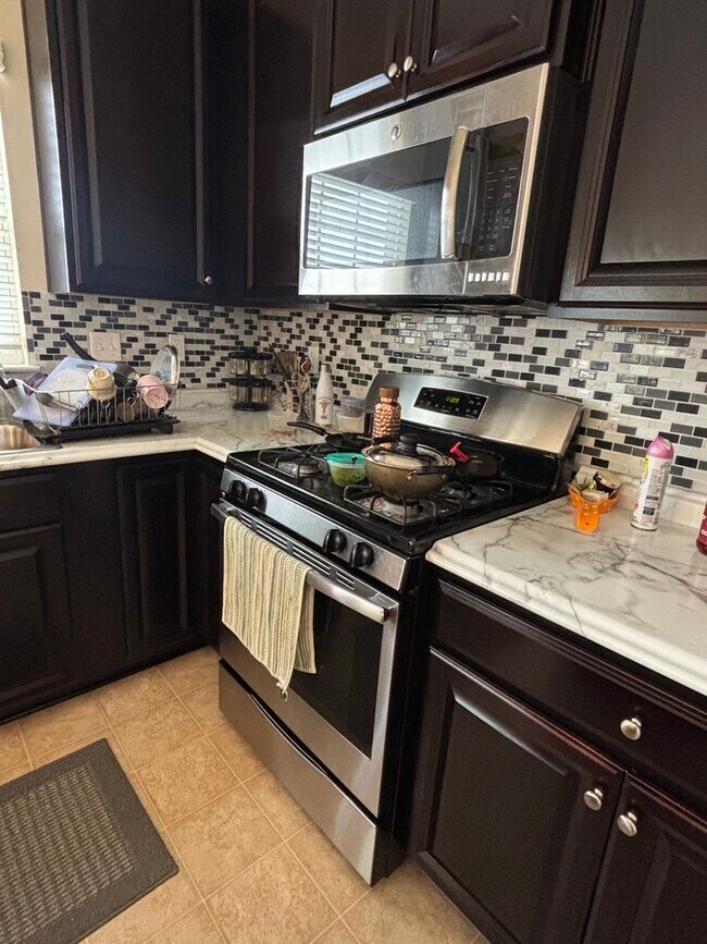 Foto del edificio - 3 Bedroom Townhome - Carnegie!