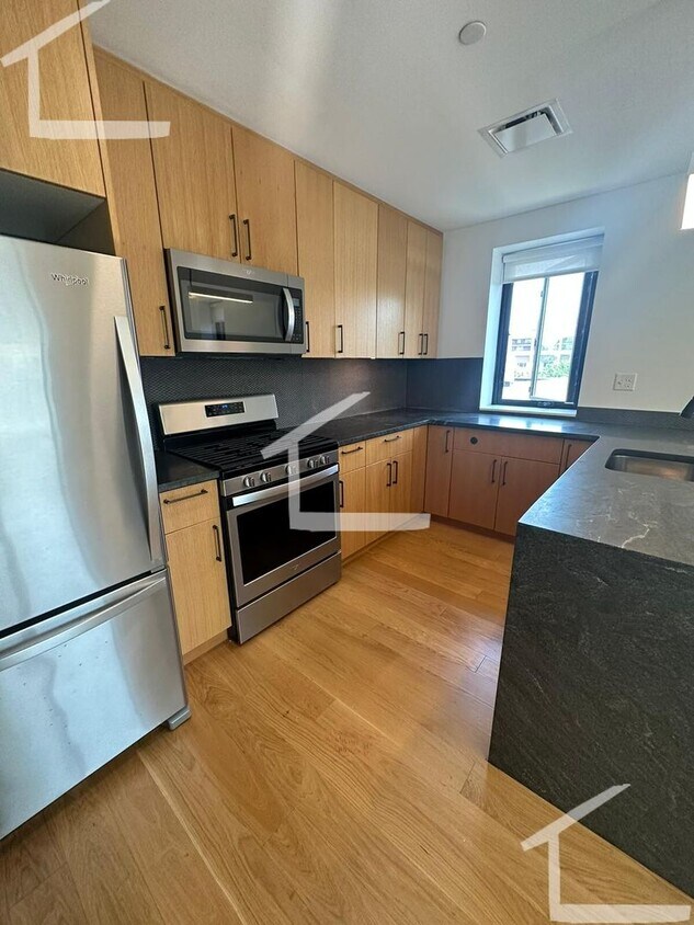 Primary Photo - Large 3 Bedroom at Coolidge Corner, Heat, ...