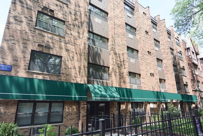 Building Photo - 675 W Wrightwood Ave